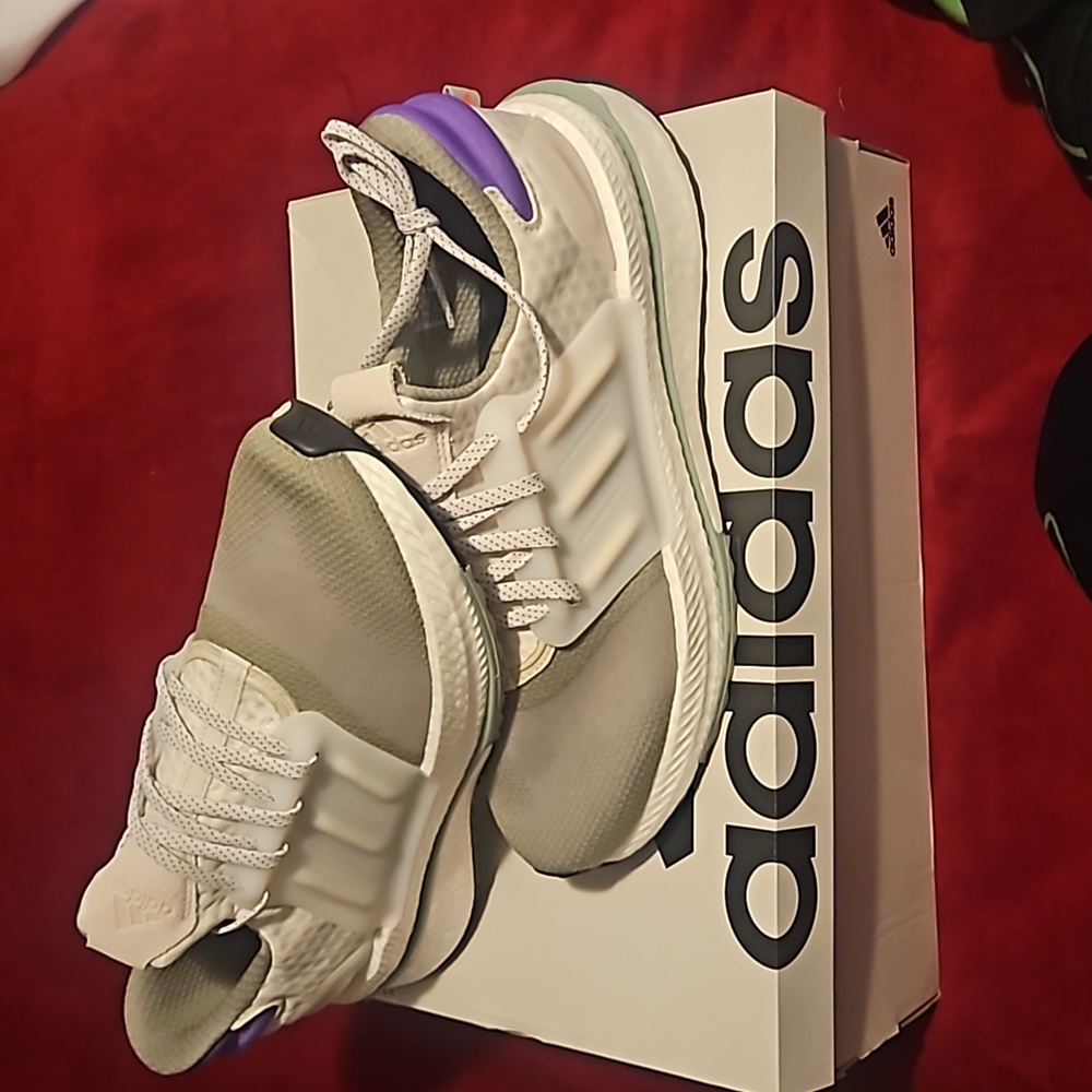Bnwb plrboost sz 10 gray and white with purple tabs